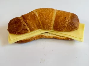 Croissant Queso